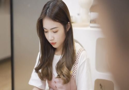 Cha dượng lên sóng nứng đè hiếp con gái