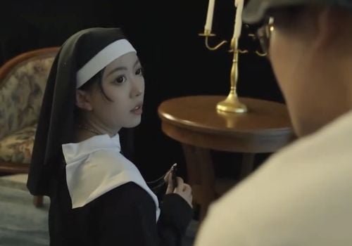 Sau 10 năm trở lại, thầy giáo mê gái vẫn không buông tha tôi